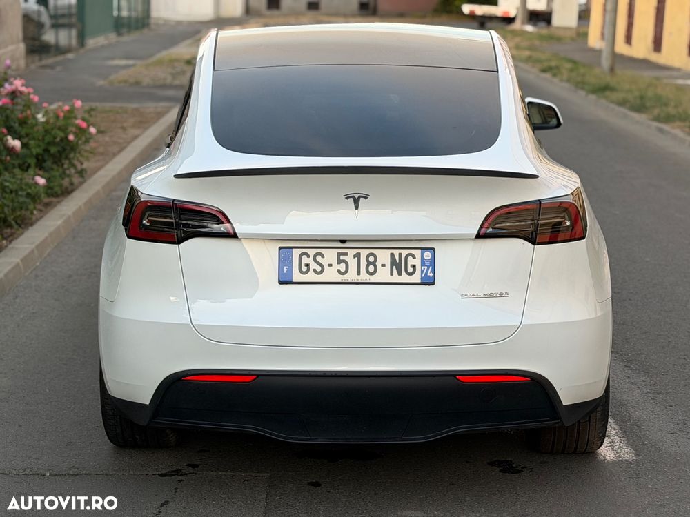 Tesla Model Y - 6