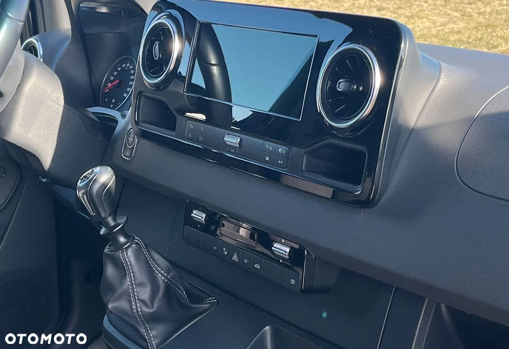 Mercedes-Benz Sprinter - 23