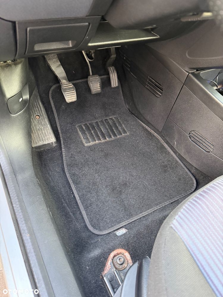 Ford Fusion 1.4 Ambiente - 11