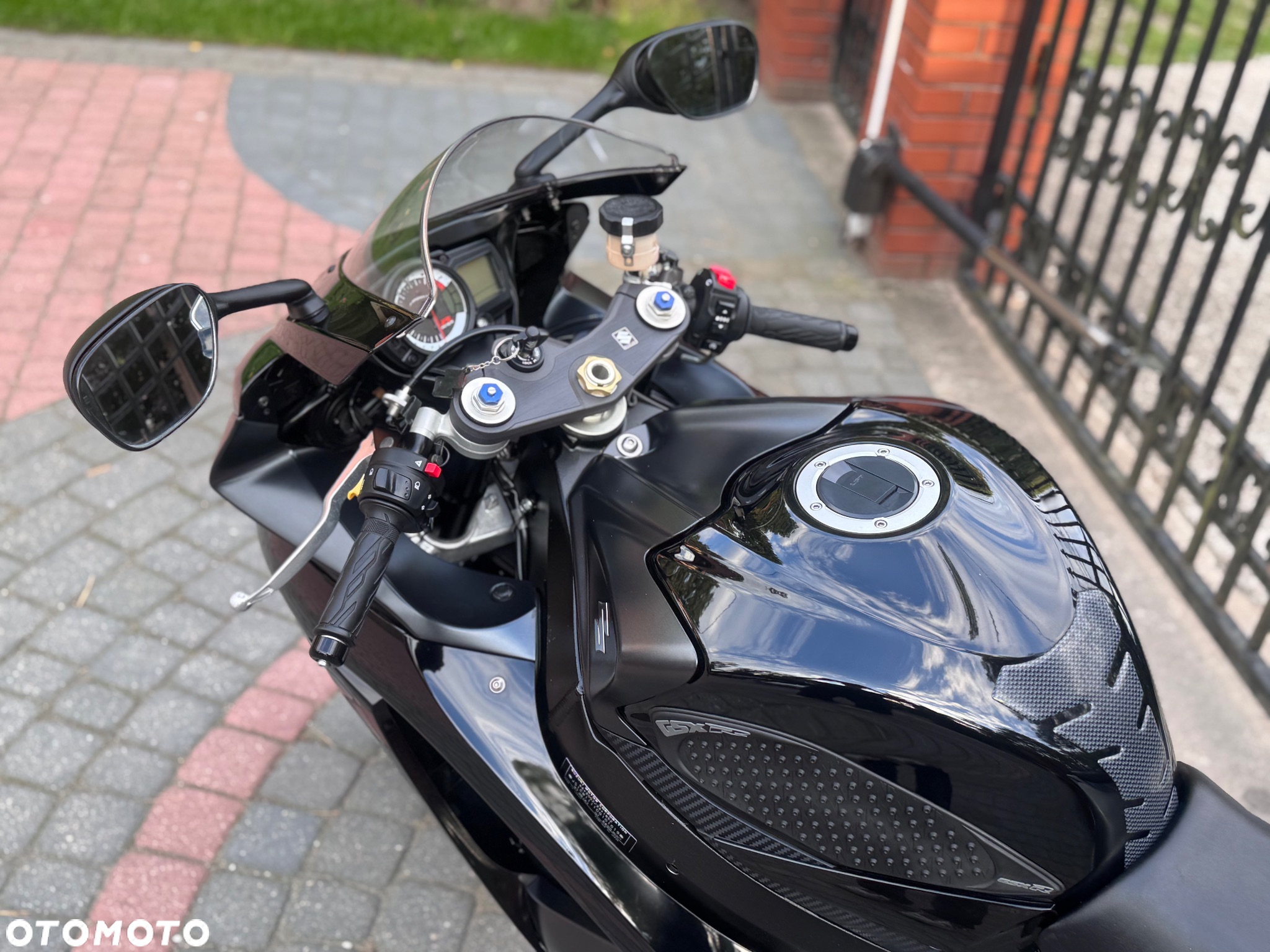 Suzuki GSX-R - 15