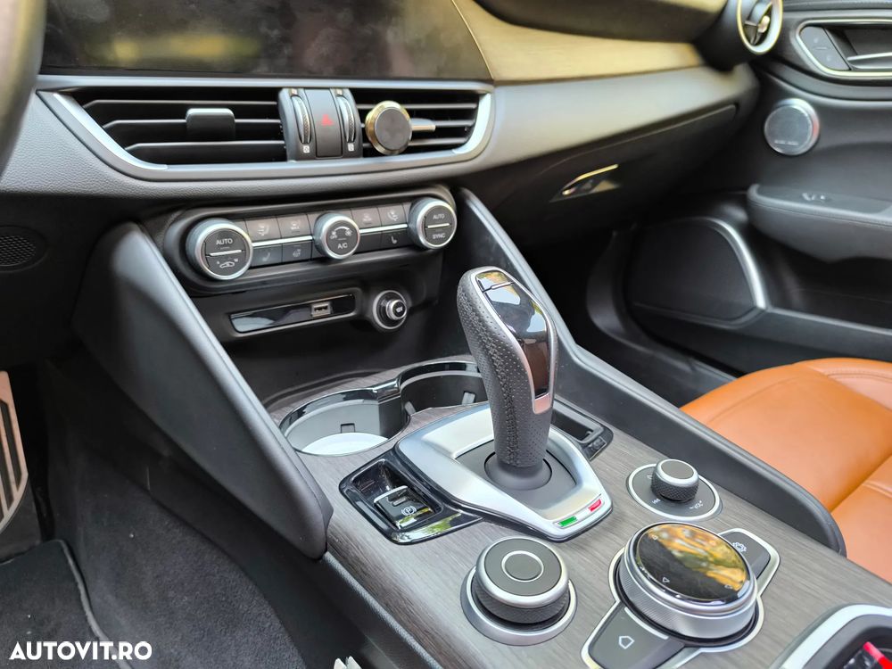 Alfa Romeo Giulia 2.0 Turbo AWD AT8 Veloce - 11