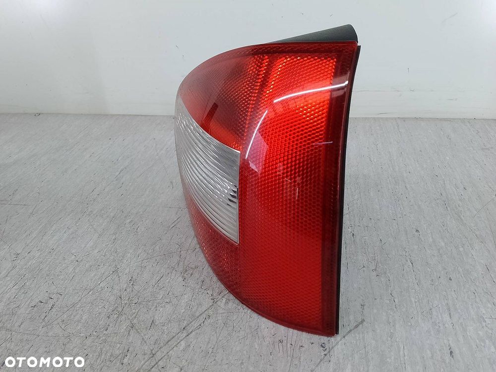 LAMPA TYLNA PRAWA AUDI  A3 8L 8L0945096B HATCHBACK - 7