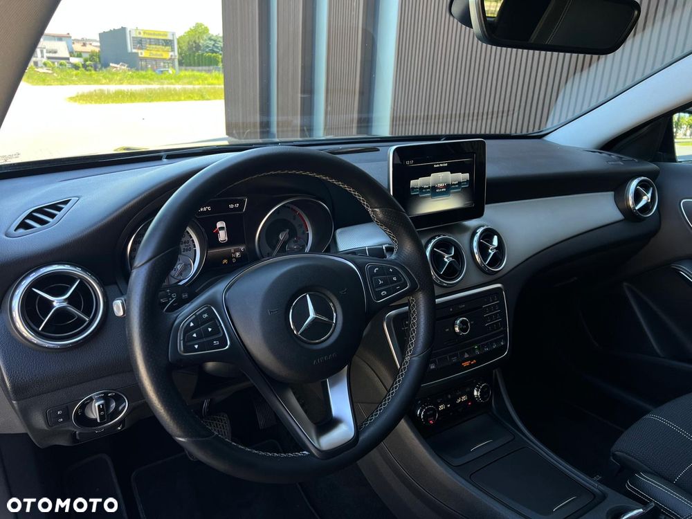 Mercedes-Benz GLA 200 d 4Matic 7G-DCT Urban - 13