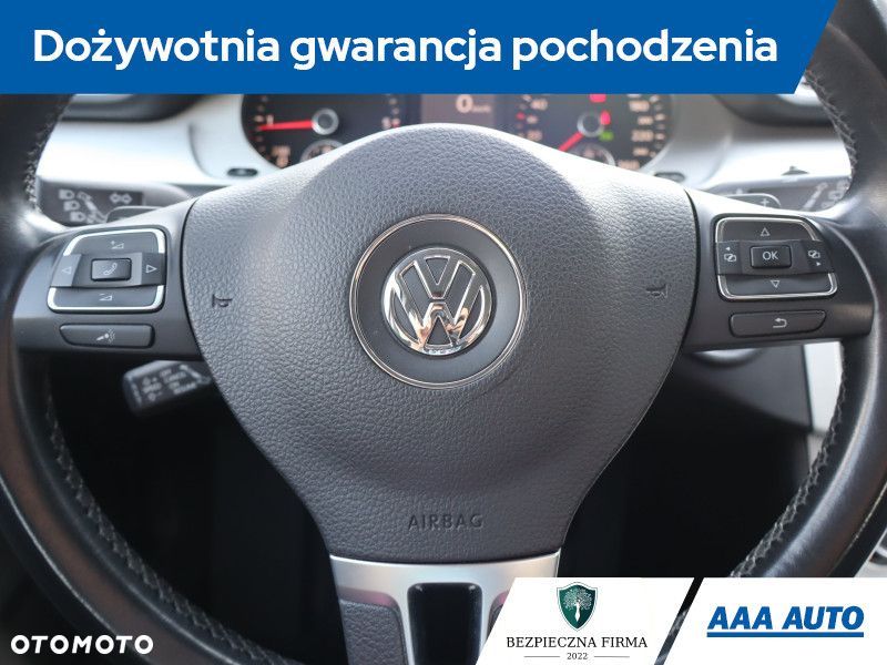 Volkswagen Passat - 20