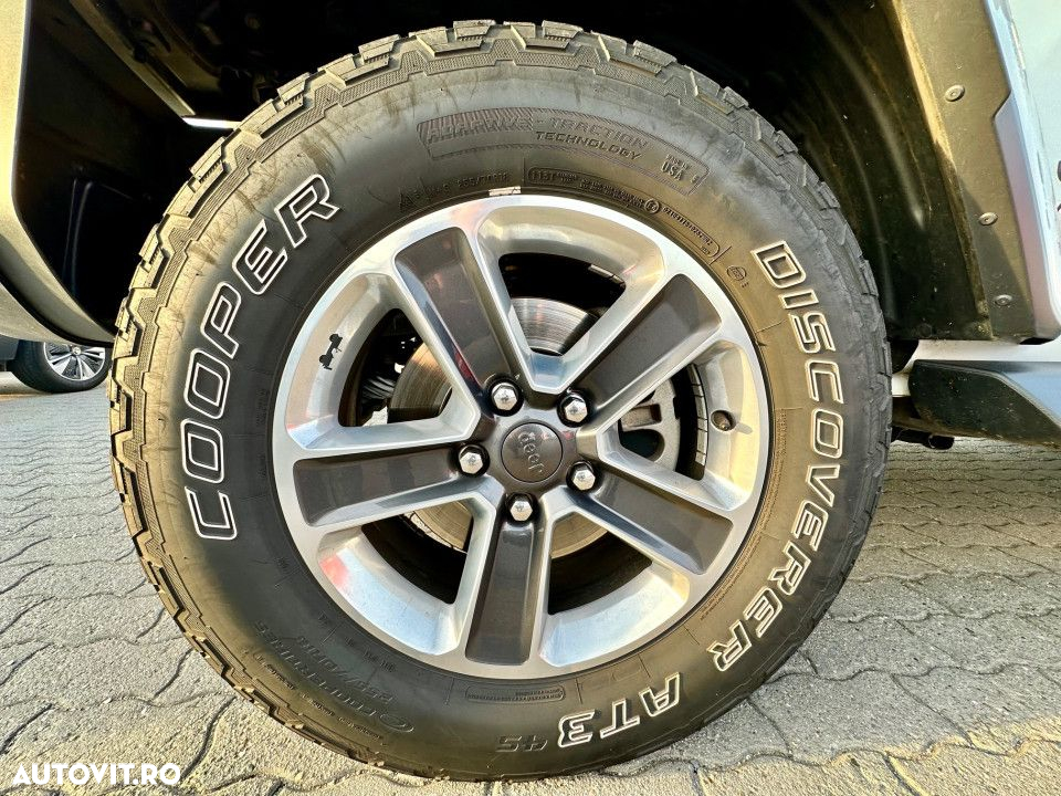 Jeep Wrangler - 15