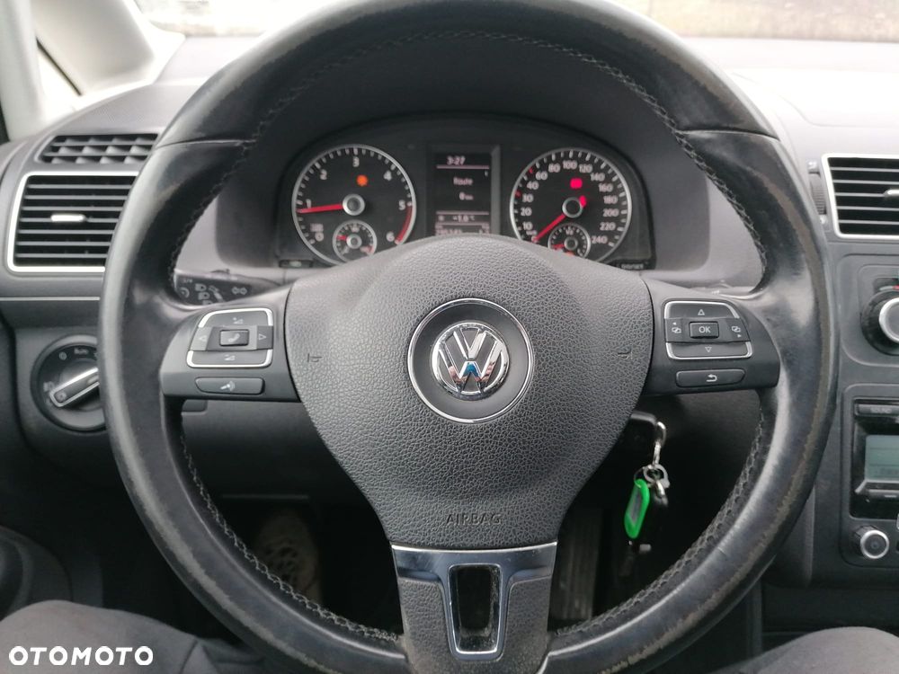 Volkswagen Touran - 11