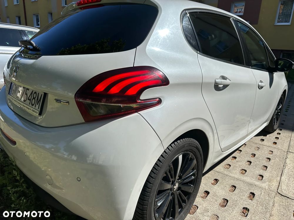 Peugeot 208 1.2 PureTech Allure S&S EAT6 - 10
