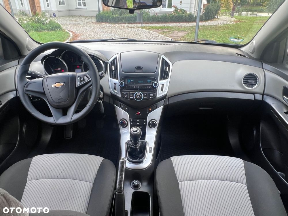 Chevrolet Cruze 1.6 LS - 21