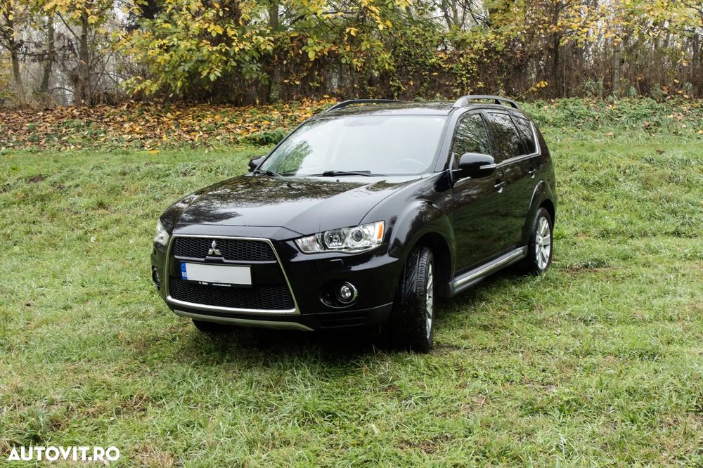 Mitsubishi Outlander - 1