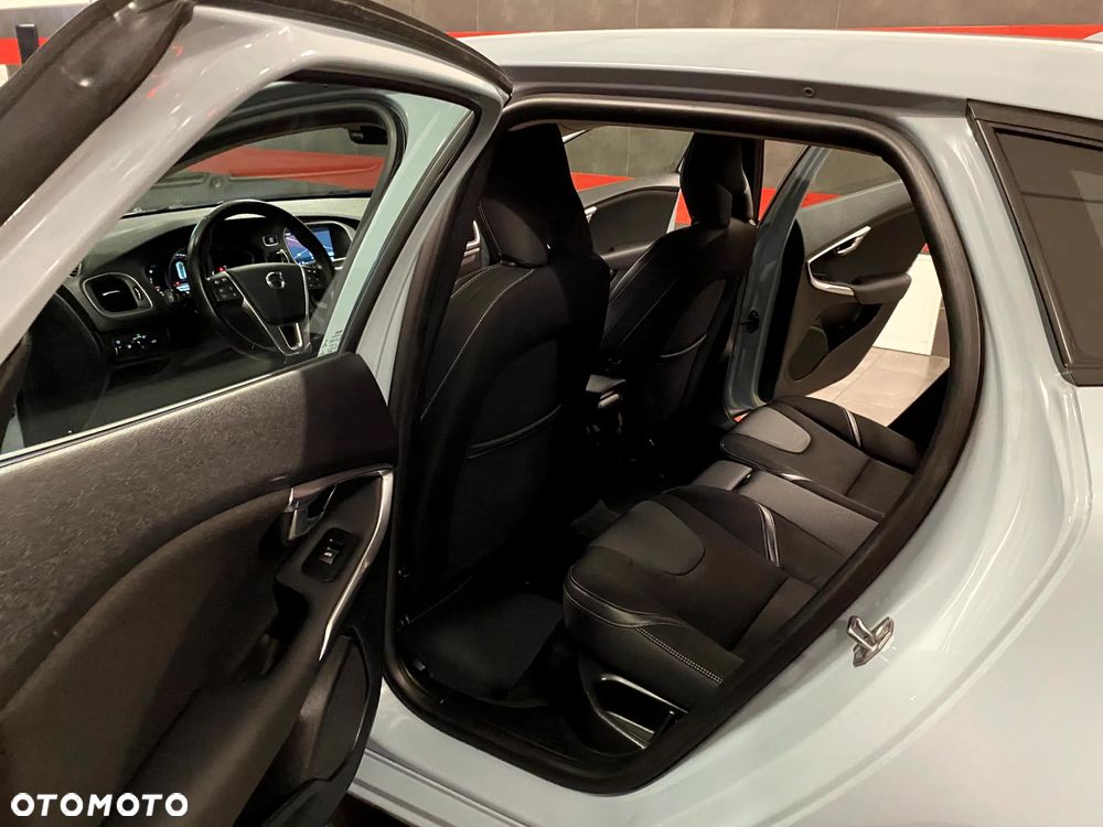 Volvo V40 D3 Summum - 17