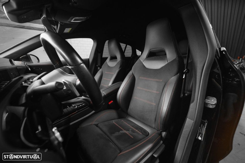 Mercedes-Benz CLA 250 e Shooting Brake AMG Line - 12