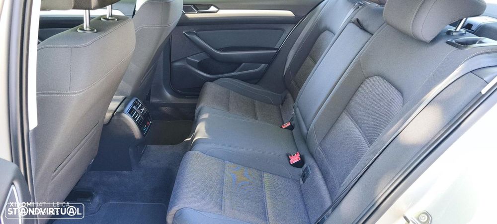 VW Passat 1.6 TDI BlueMotion - 14
