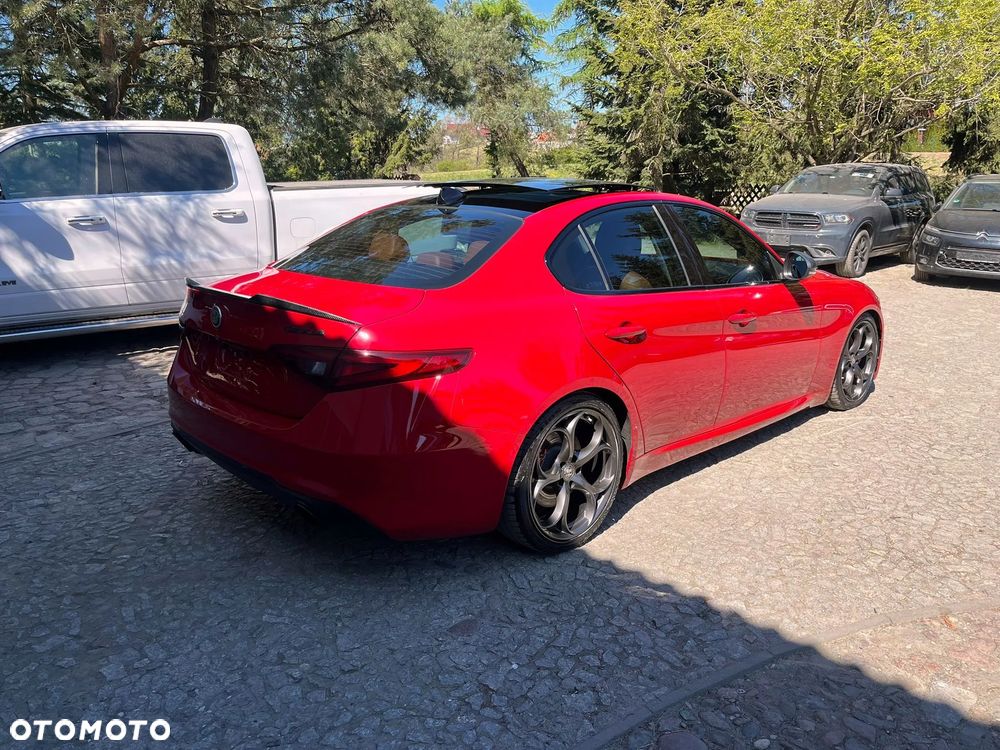 Alfa Romeo Giulia - 10