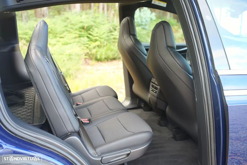 Tesla Model X 75D - 21
