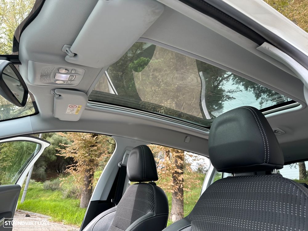 Peugeot 2008 1.2 PureTech Allure EAT6 - 32