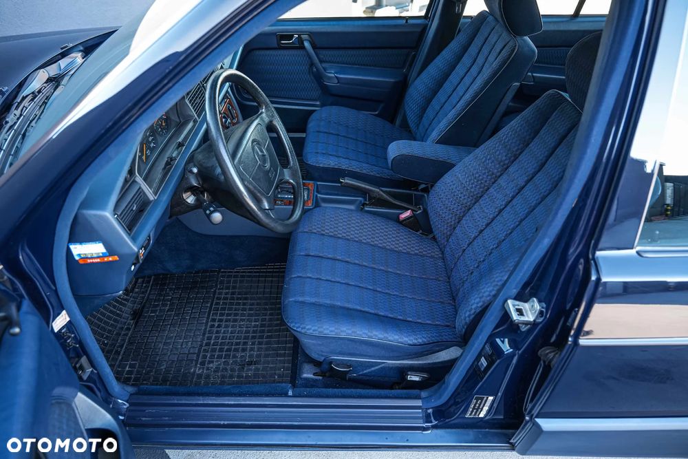 Mercedes-Benz W201 (190) - 23