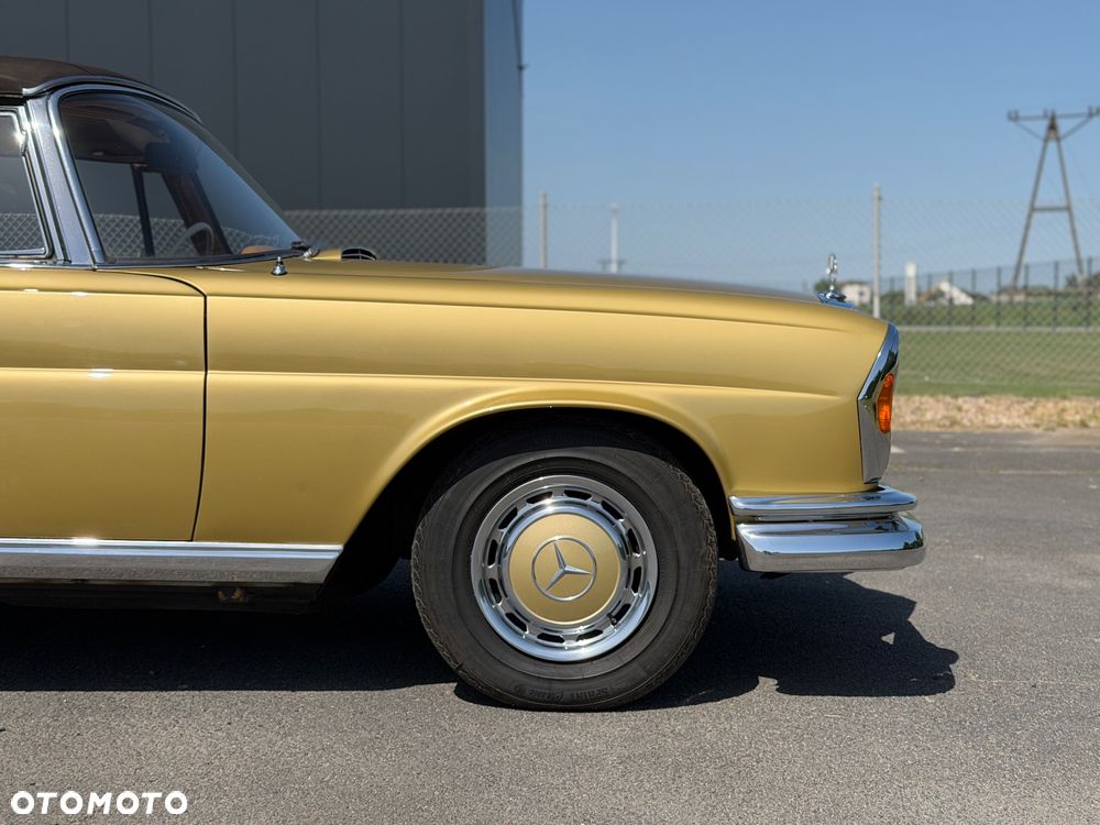 Mercedes-Benz 280 - 8