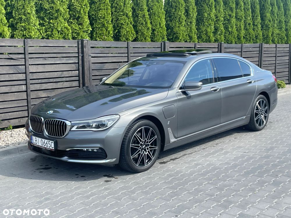 BMW Seria 7 740Le iPerformance - 11