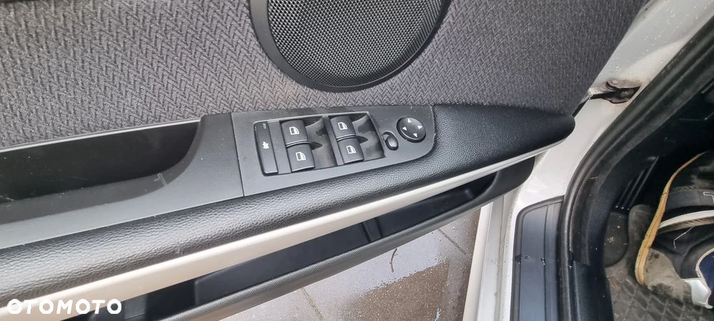 BMW Seria 3 318i - 12