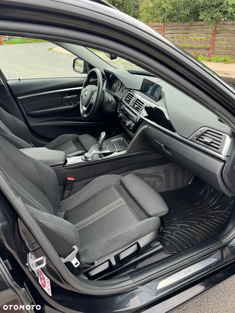 BMW Seria 3 320d xDrive Sport Line - 17