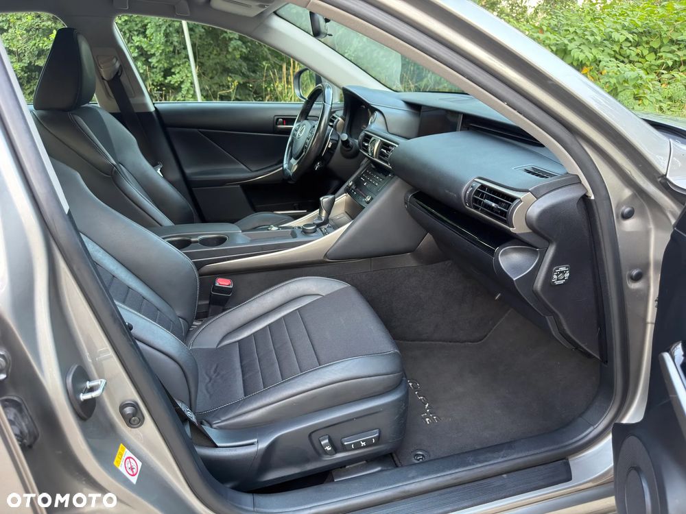 Lexus IS 200t / 300 Elegance - 16