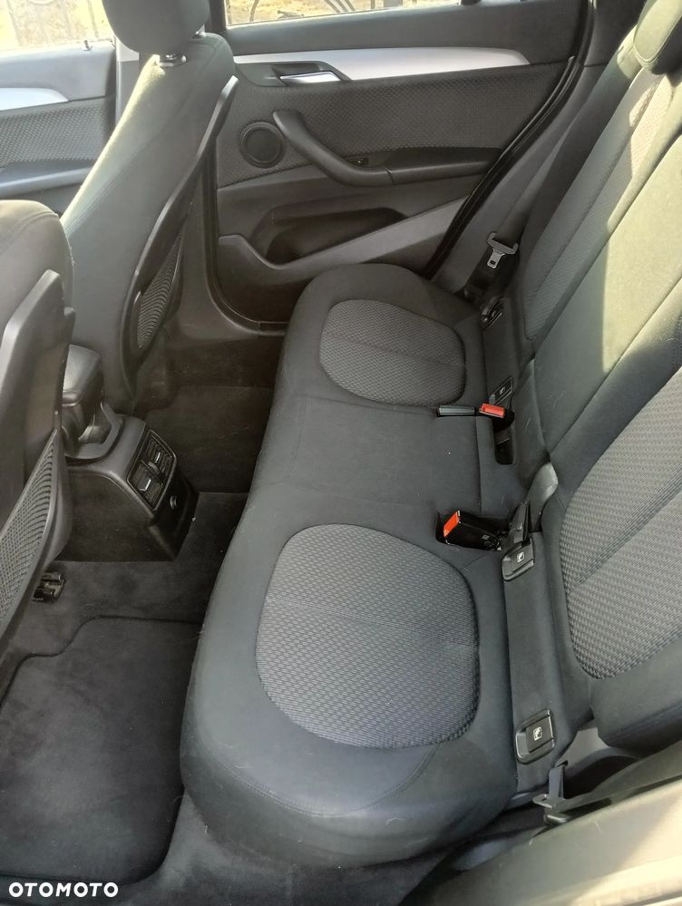 BMW X1 xDrive18d - 10