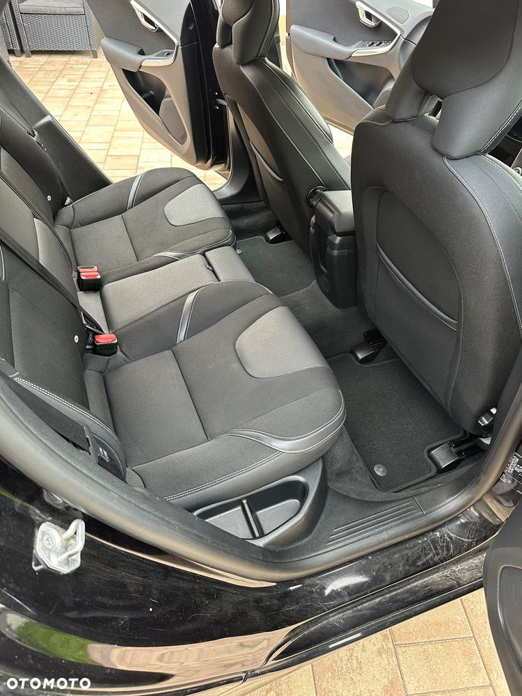 Volvo V40 D2 - 10