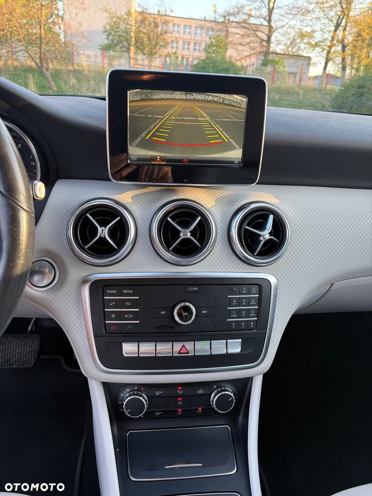 Mercedes-Benz Klasa A 180 7G-DCT - 11