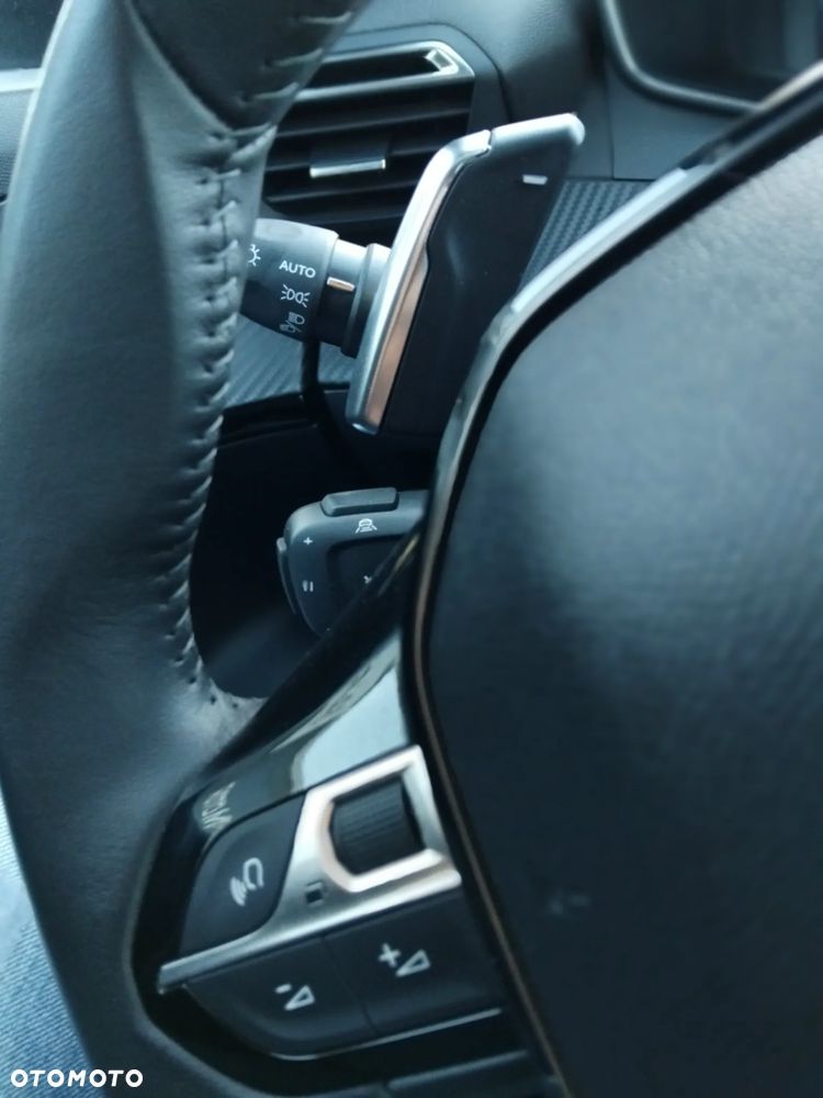 Peugeot 2008 PureTech 130 Allure S&S EAT8 - 11
