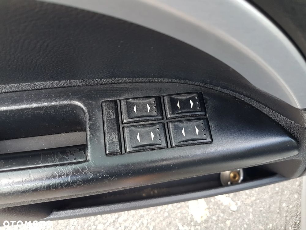 Ford Mondeo 3.0 V6 ST 220 - 30