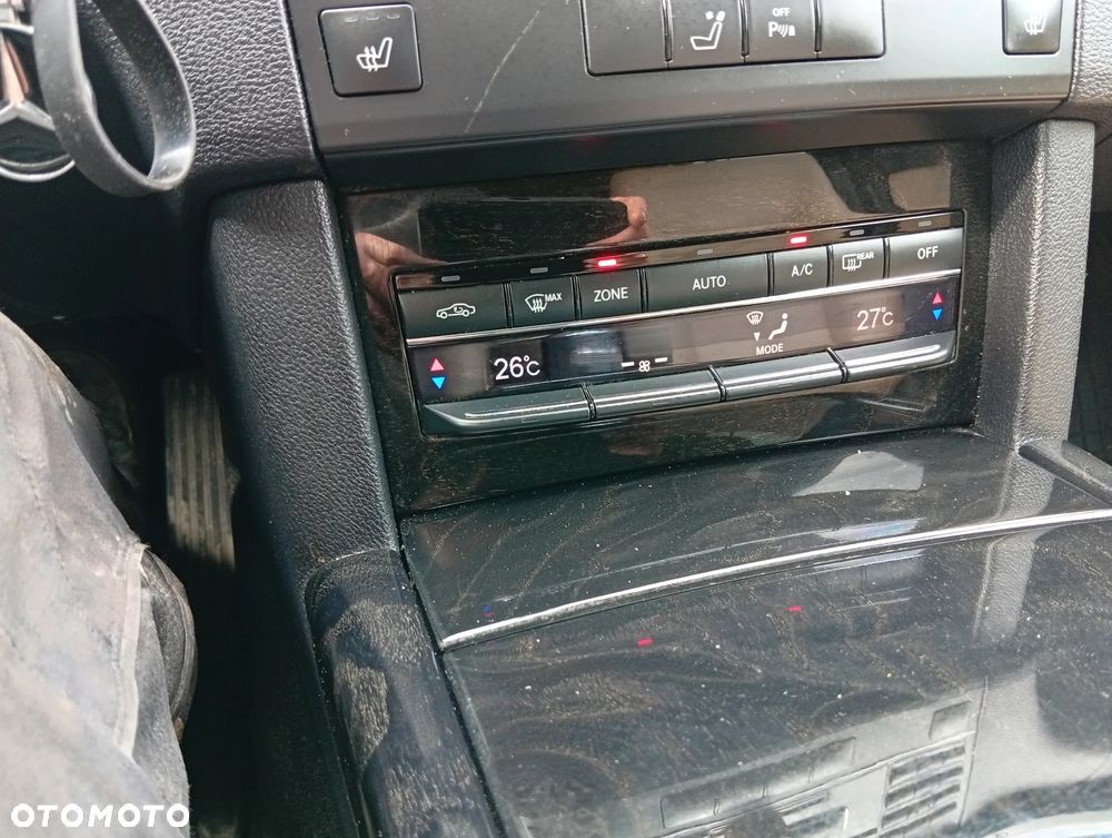 Mercedes-Benz Klasa E 300 CDI DPF BlueEFFICIENCY 7G-TRONIC Avantgarde - 25