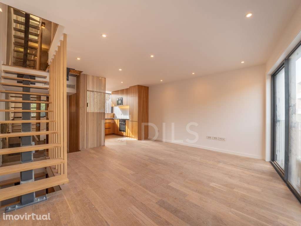 Moradia T4 com garagem situada na Miguel Bombarda, Porto - Grande imagem: 5/37