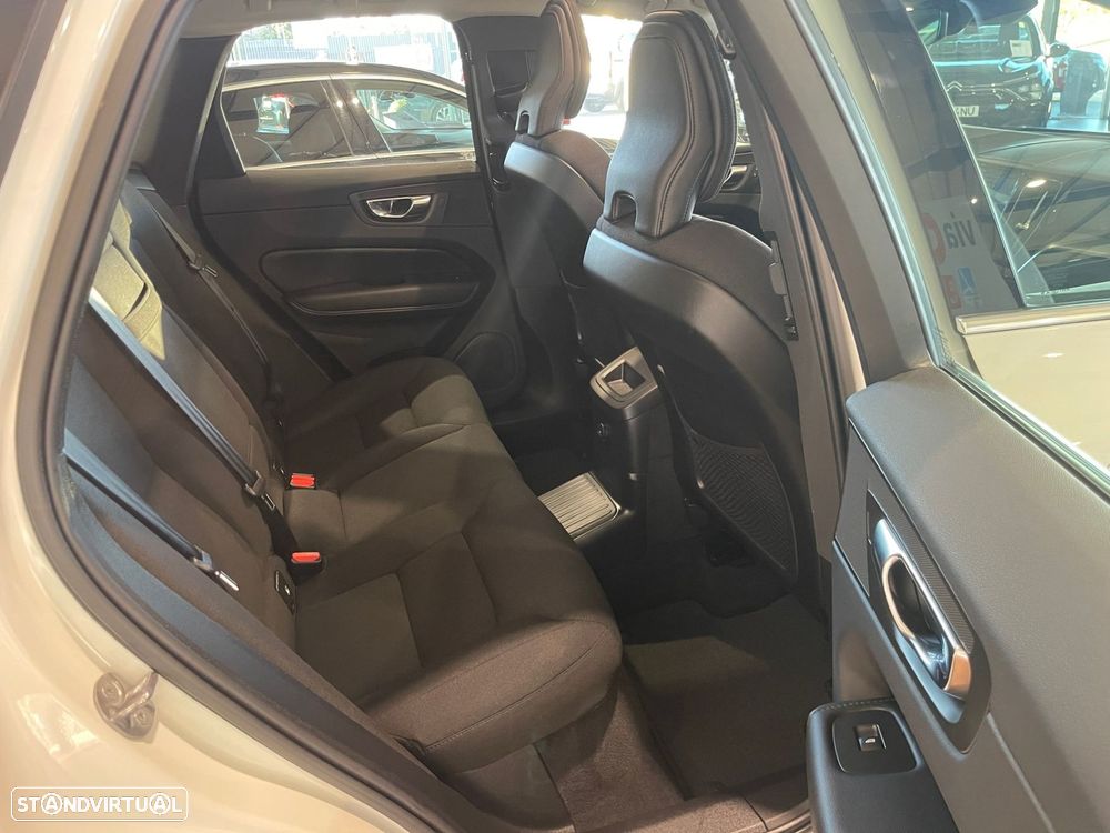 Volvo XC 60 2.0 T6 PHEV Inscription Expression AWD - 28