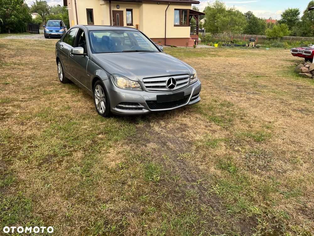 Mercedes-Benz Klasa C 180 CGI BlueEFFICIENCY Avantgarde - 25