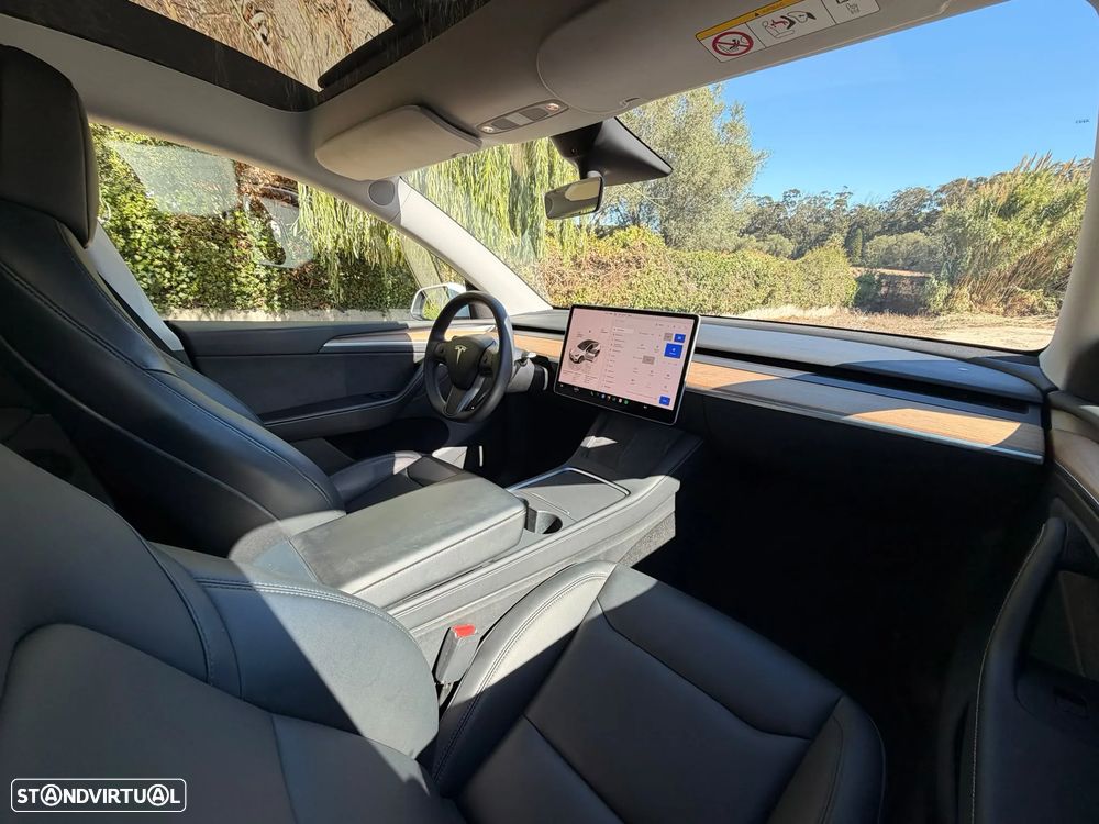 Tesla Model Y Long Range Dual Motor AWD - 26