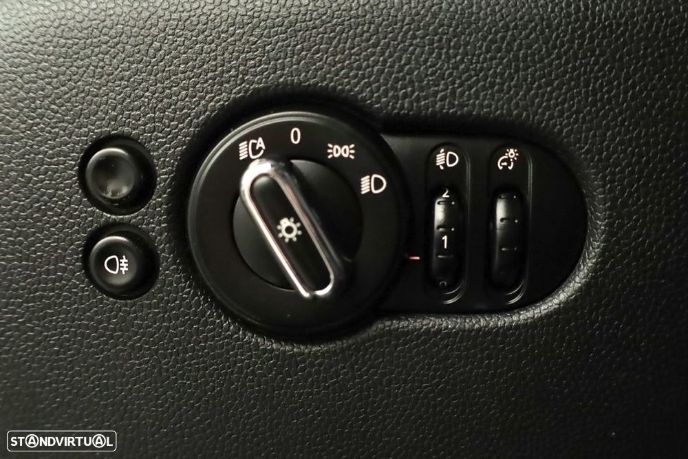 MINI 5 Portas Cooper Premium Classic Auto - 17