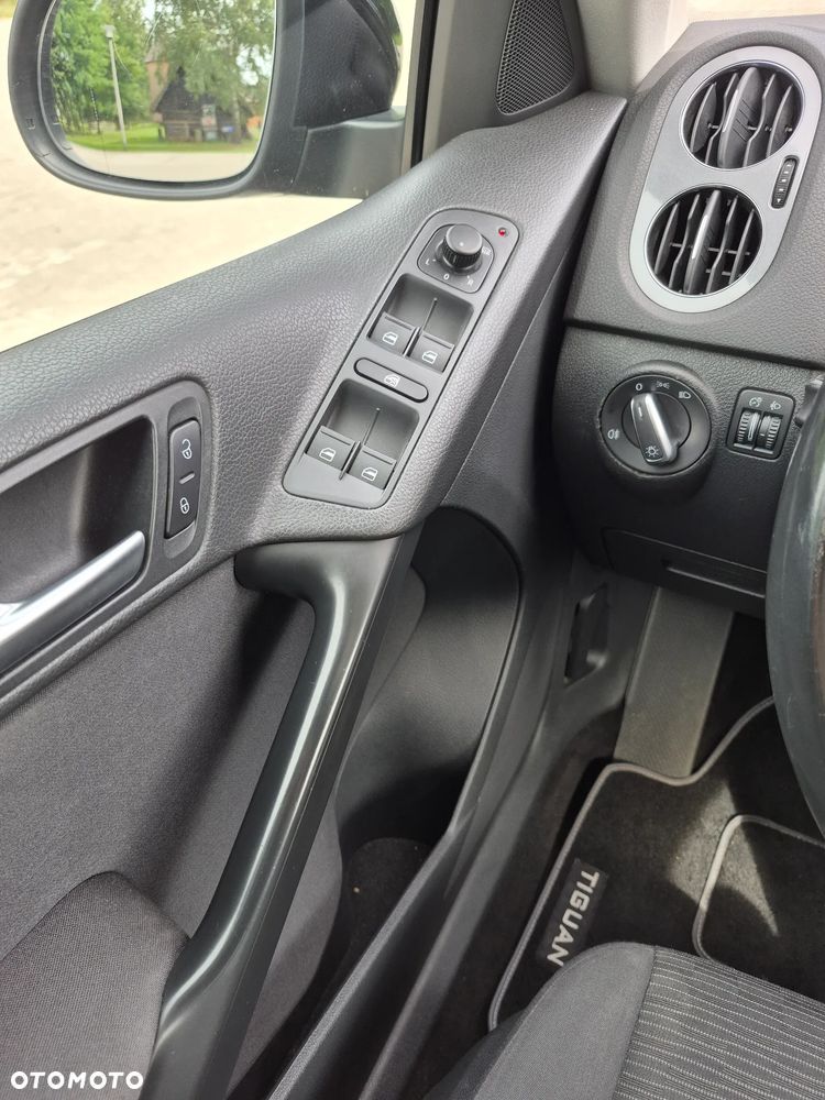 Volkswagen Tiguan 2.0 TDI DPF BlueMotion Technology Trend & Fun - 16