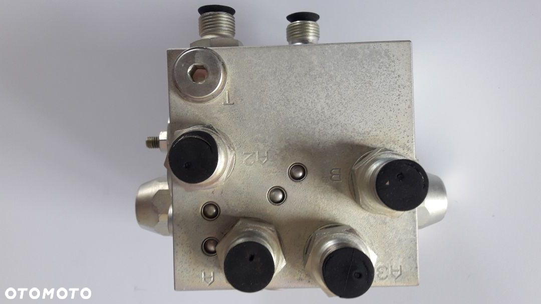 Kostka hydrauliczna pługa Kverneland  KK012742R ,  KN012742 - 10