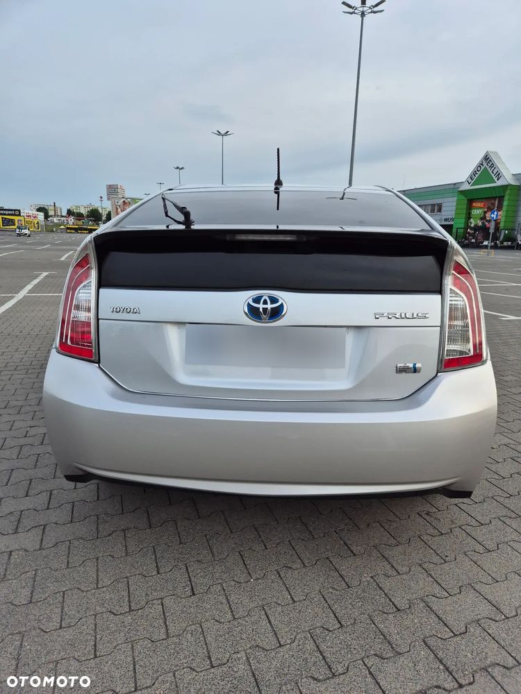 Toyota Prius 1.8 HSD Prestige - 9