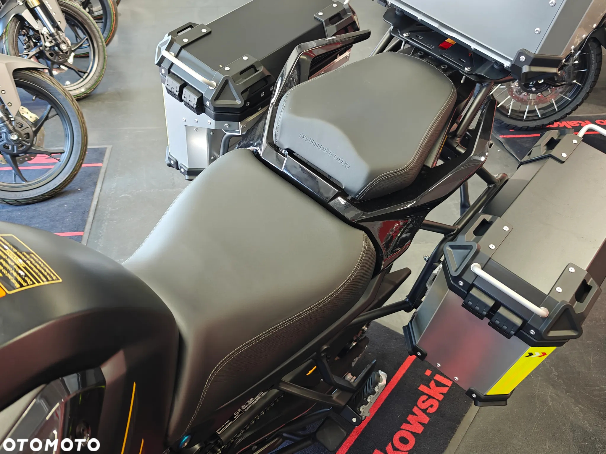 QJMOTOR 900 SX - 9