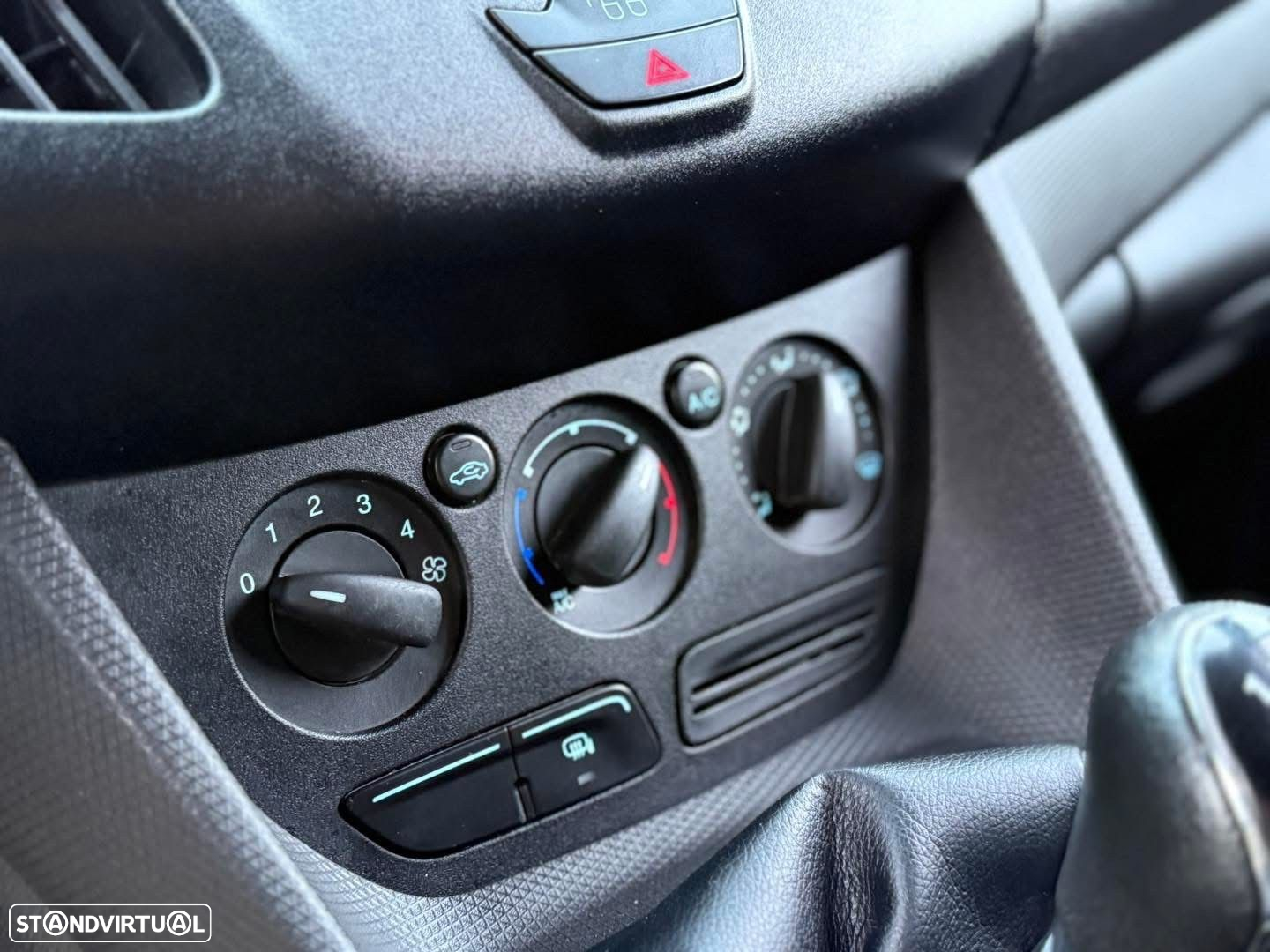Ford Transit Connect Outro - 8