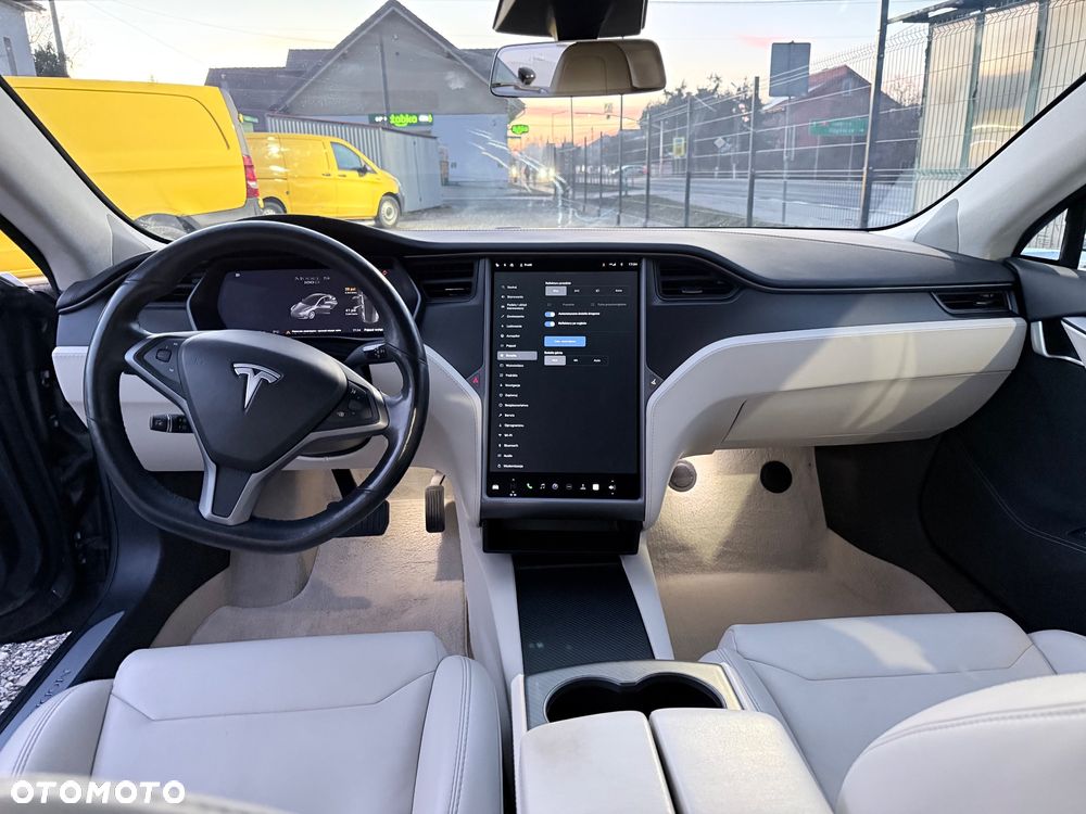 Tesla Model S - 15