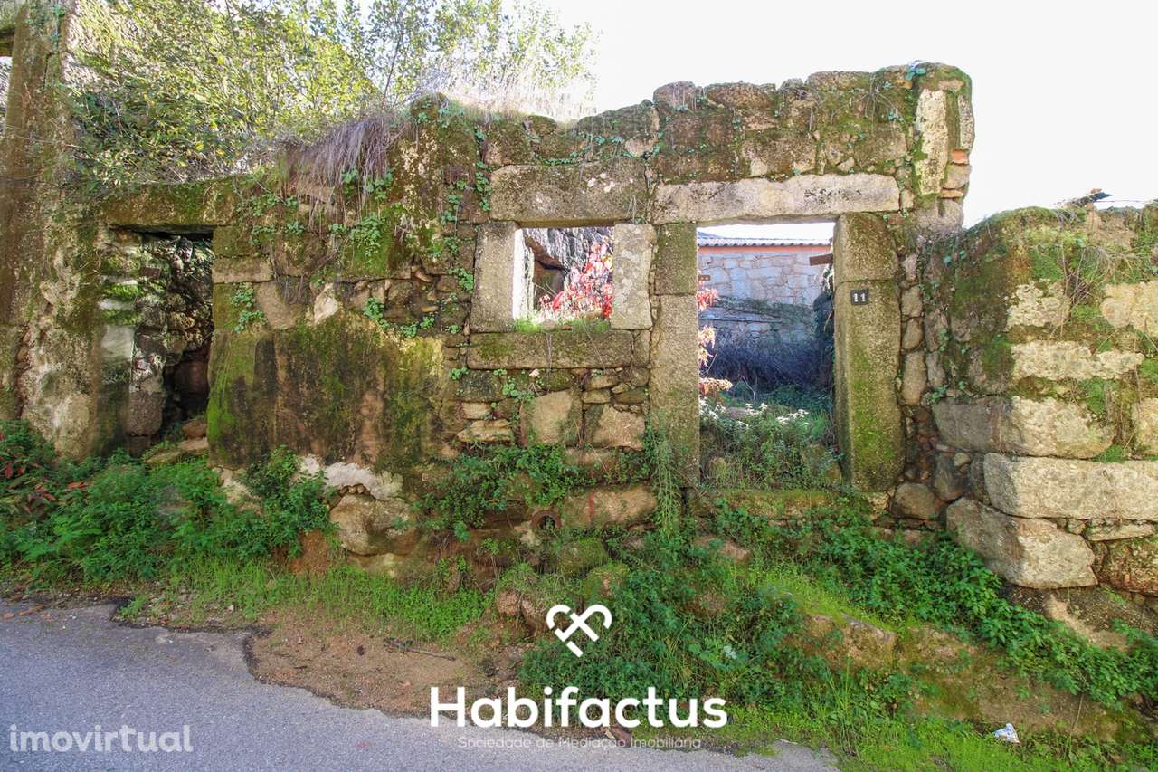 Duas Ruínas em pedra em Lajeosa do Dão - Grande imagem: 4/16
