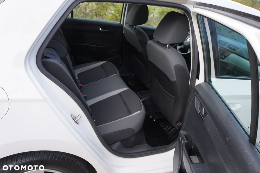 Skoda Fabia 1.0 Style Color - 10