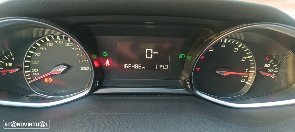 Peugeot 308 1.2 PureTech Allure J18 - 23