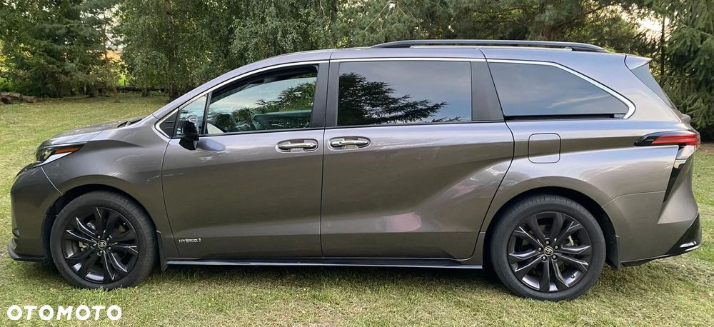Toyota Sienna - 2
