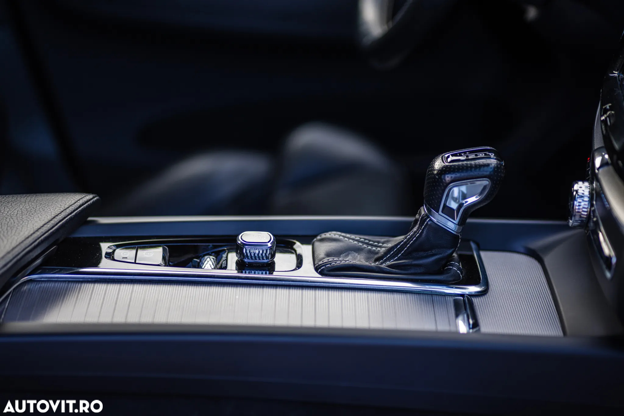 Volvo XC 60 D4 AWD Geartronic RDesign - 16