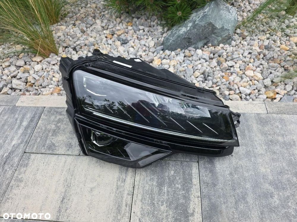 SKODA KAROQ 57B Lampa prawa przód Kompletna Full Led Dynamic 57B941016D - 2
