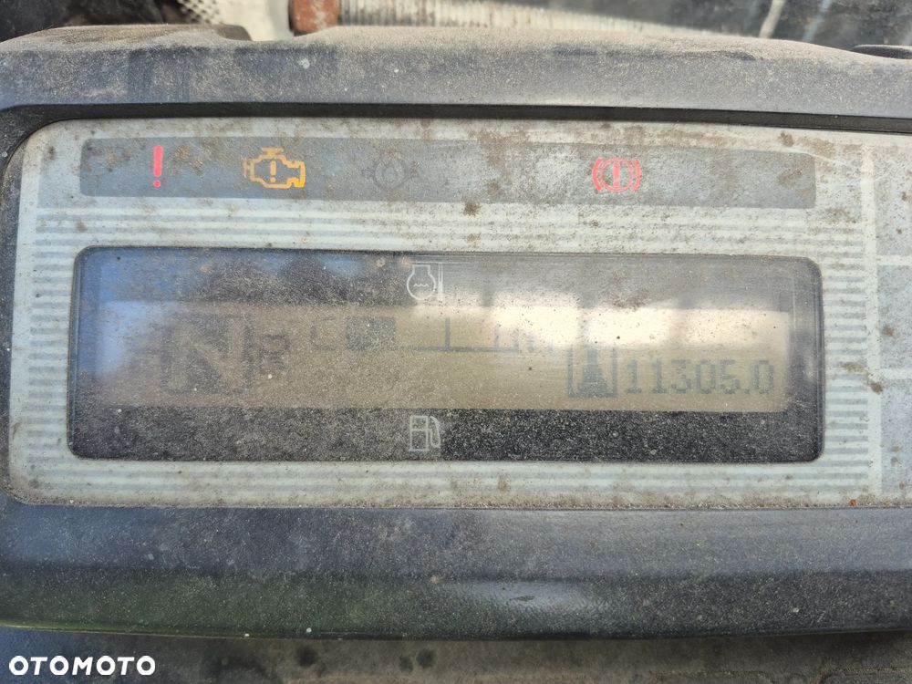Nissan UG1DZE700308 - 4