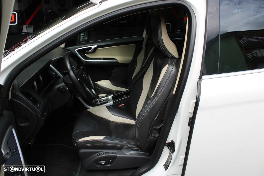 Volvo XC 60 2.0 D3 R-Design Geartronic - 22
